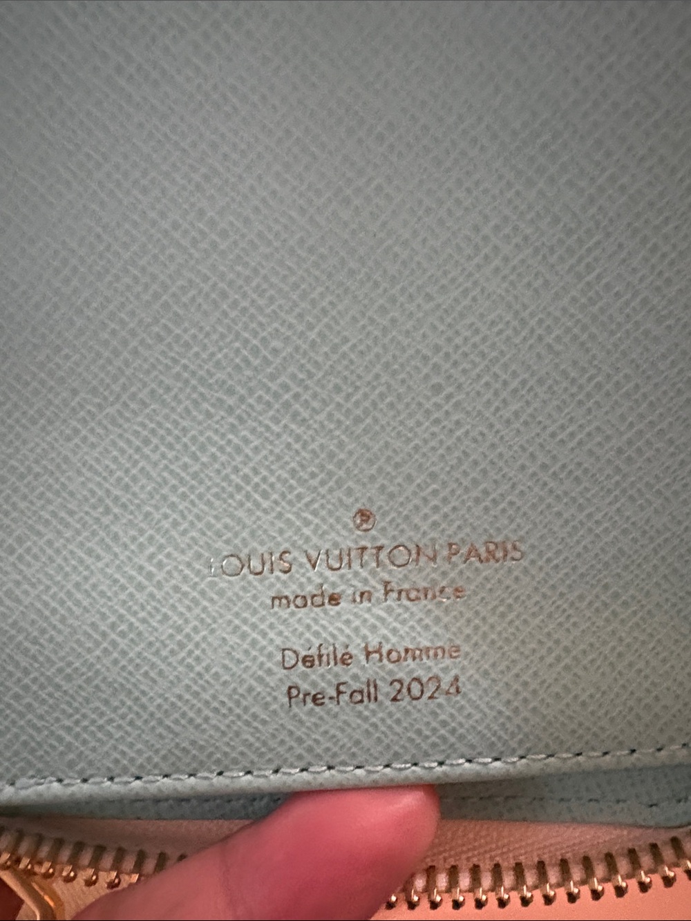 Louis Vuitton Zippy Wallet
Limited Edition Damier
Heritage Canvas - Picture 5 of 13